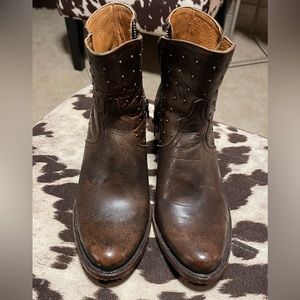 Lucchese Harley Womens studded round tip size 9B booties in excellent condition.